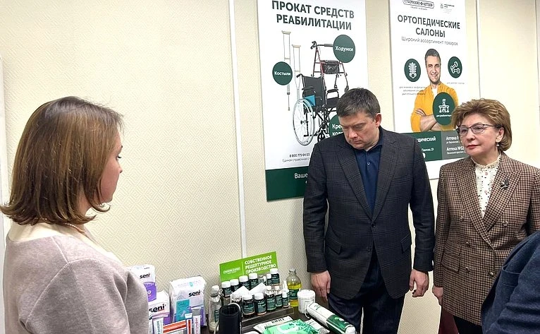 Николай Журавлёв - в центре 2HsC1KZfHD3OAlnN1C4MSpP4RAYBERYU.jpg