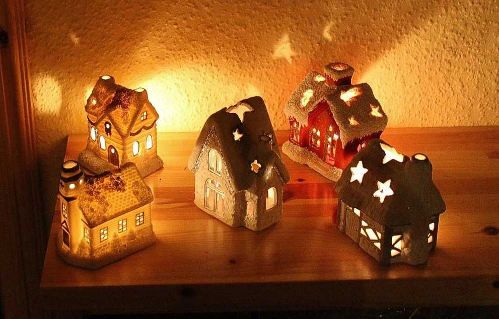 candles-houses-547346_1920.jpg candles-houses-547346_1920.jpg