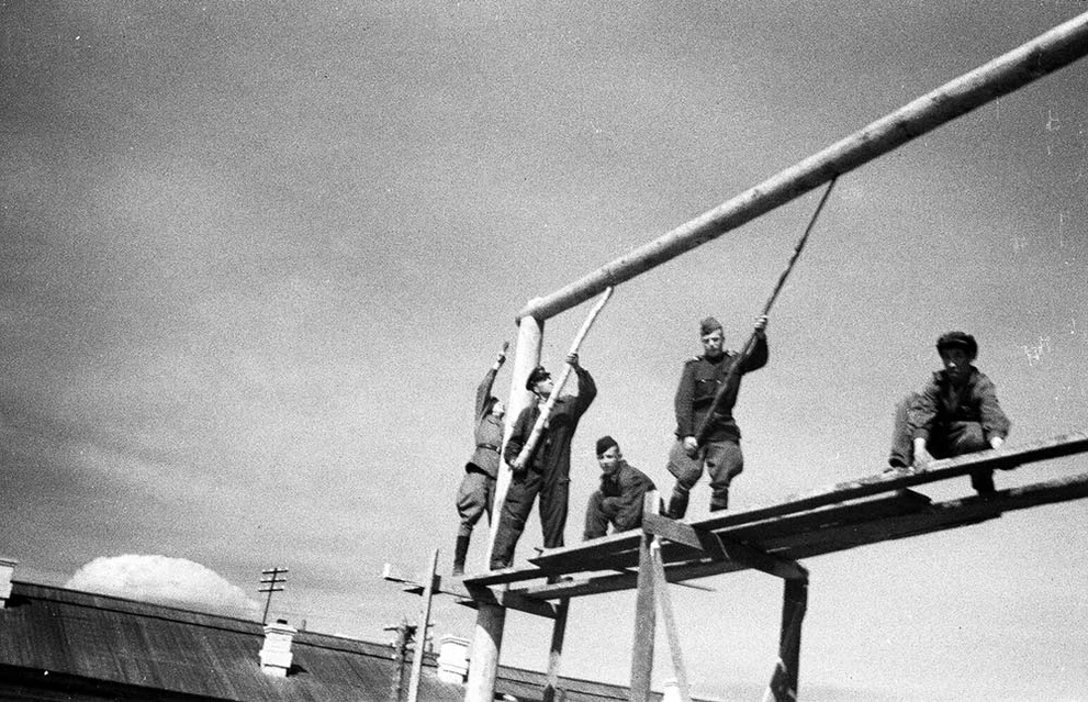chto-to_stroyat_na_aerodrome.jpg chto-to_stroyat_na_aerodrome.jpg