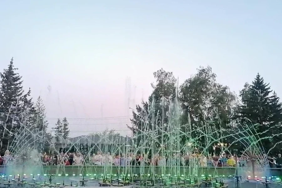 26 и 27.09.25 - Финальное светомузыкальное представление фонтана на Театральной площади