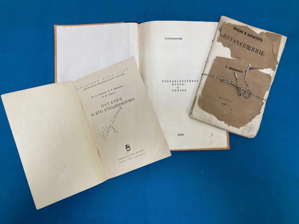 В алтайский музей-заповедник поступили книги из личной библиотеки Шукшина  
