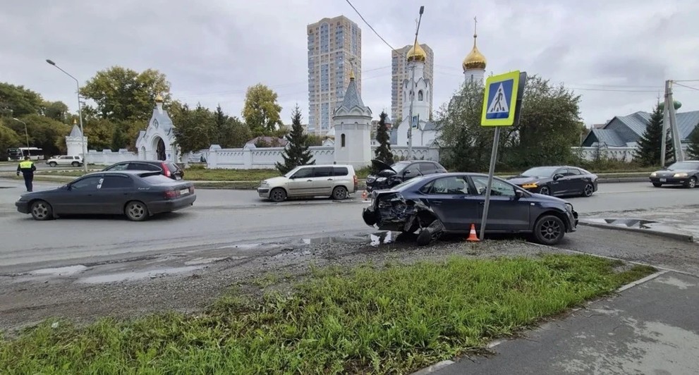 В Новосибирске водитель умер после столкновения с тремя автомобилями