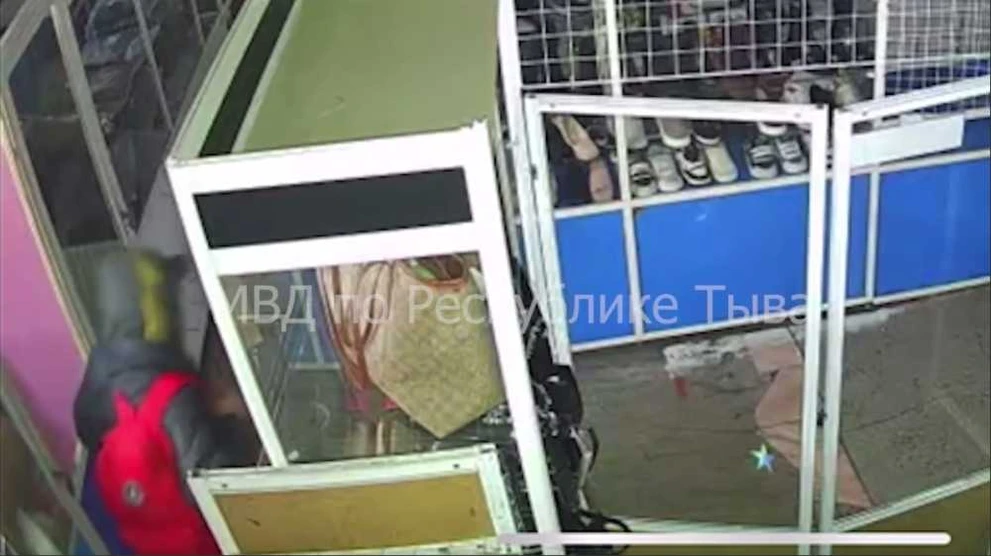 В Туве задержали подозреваемого в совершении кражи из торгового дома