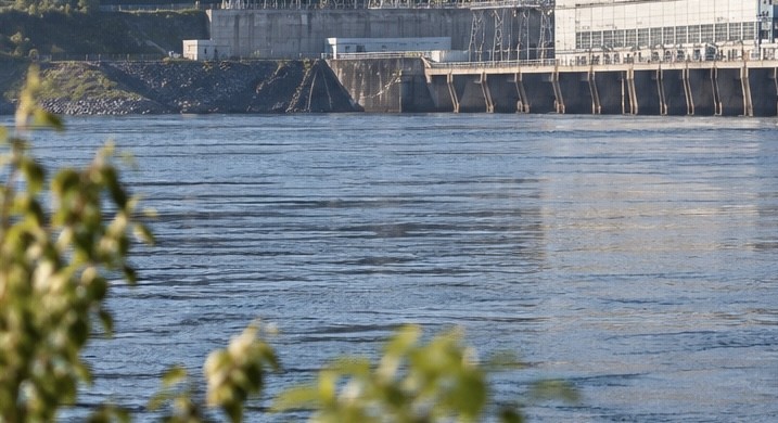 Водолаз получил тяжёлую болезнь после погружения на ГЭС в Хакасии