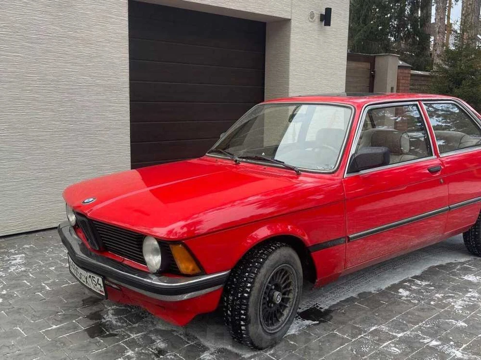 В Новосибирске продают BMW 3-Series 1981 года за 1,5 млн рублей