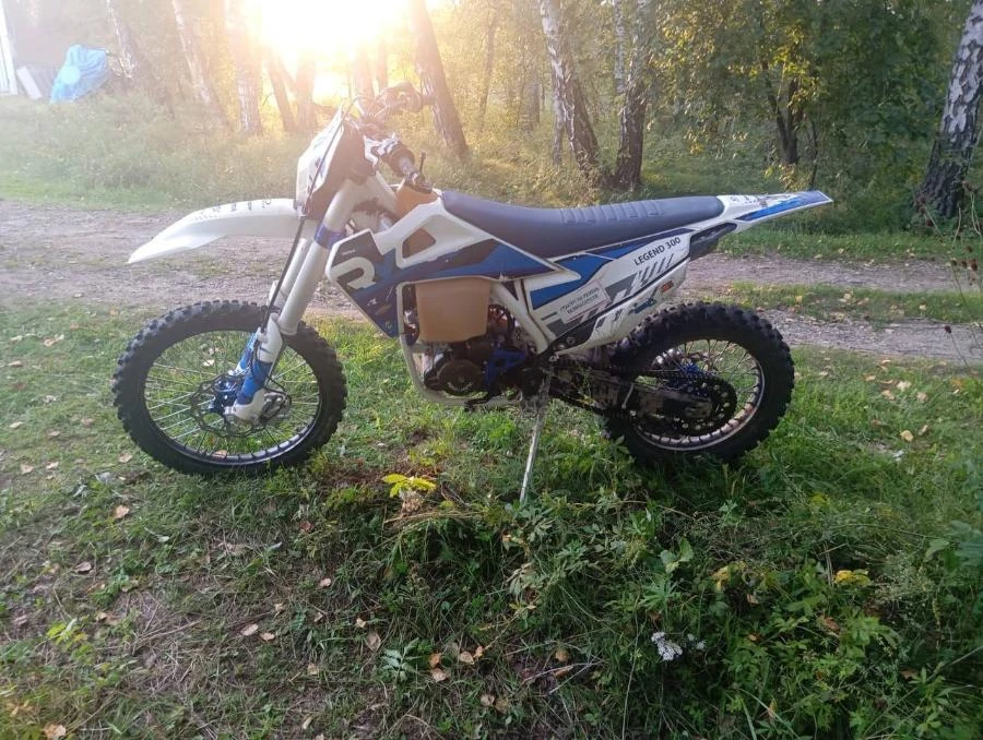 В Красноярском крае мужчина взял у знакомого мотоцикл покататься и разбился