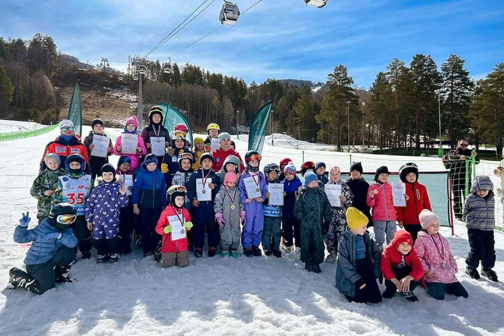 Юные горнолыжники из Горно-Алтайска соревновались на курорте «Манжерок»
