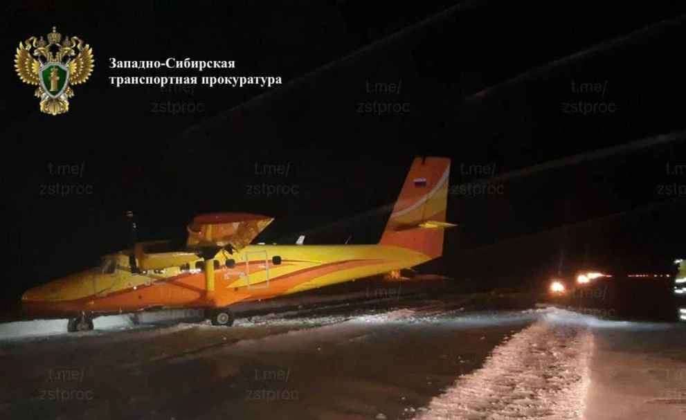 В Красноярском крае воздушное судно выкатилось за взлетно-посадочную полосу