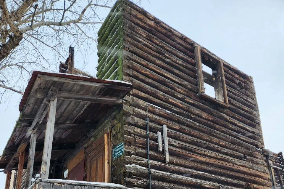 В Томске начался ремонт пострадавшего от пожара дома на Войкова