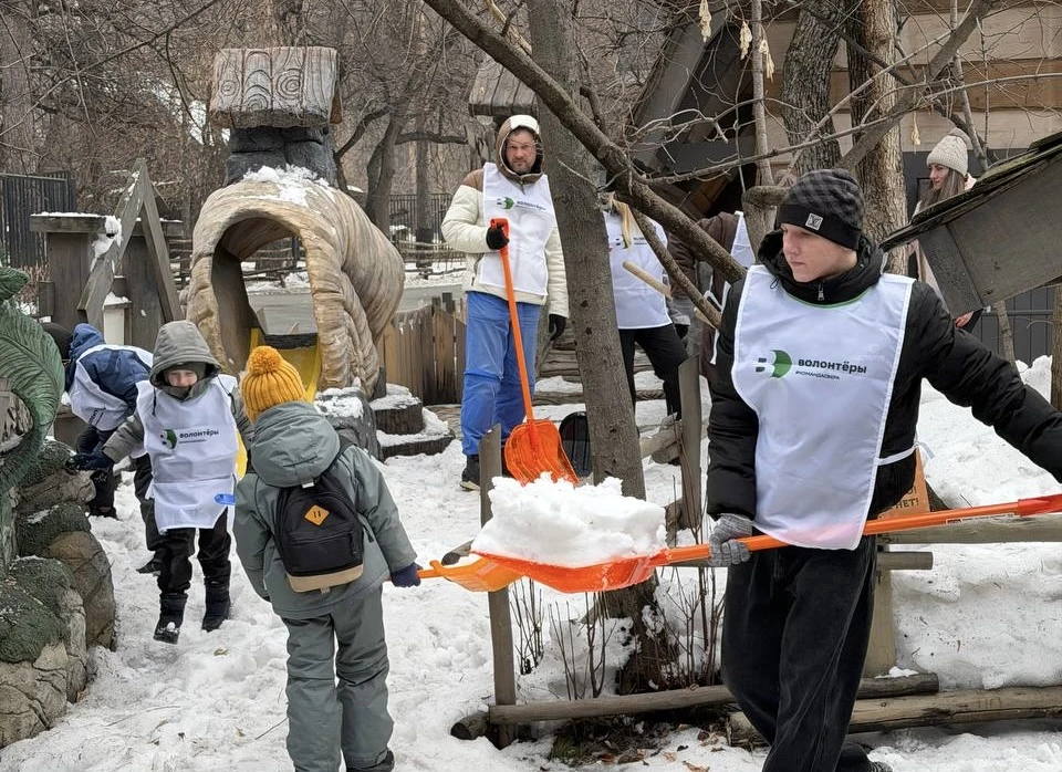 В Новосибирске более 400 человек вышли на экосубботник в зоопарке
