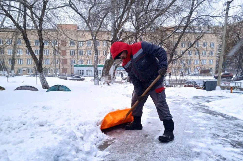 УК и ТСЖ Красноярска усилят работу по уборке дворов от снега