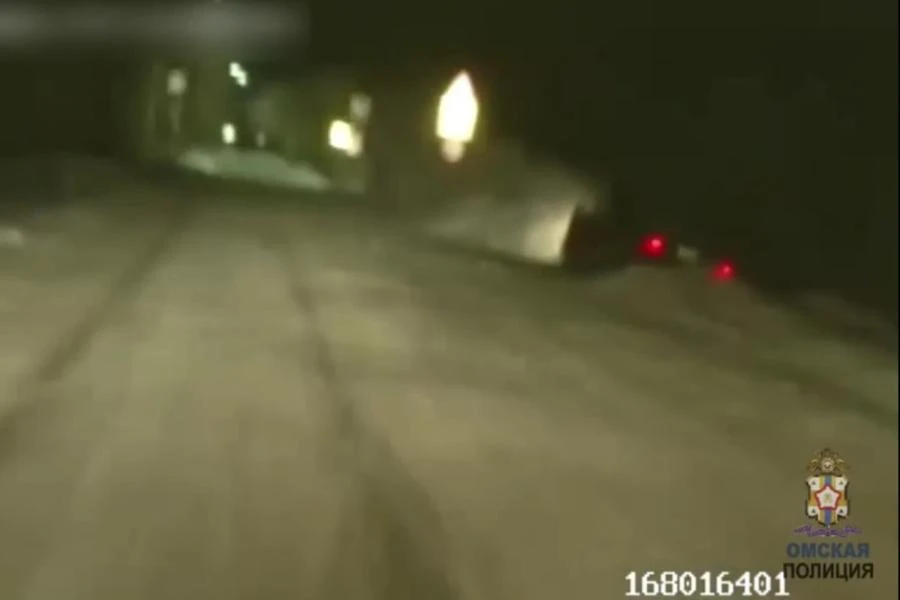 В Омской области пьяный водитель, удирая от ДПС, сбил пешехода