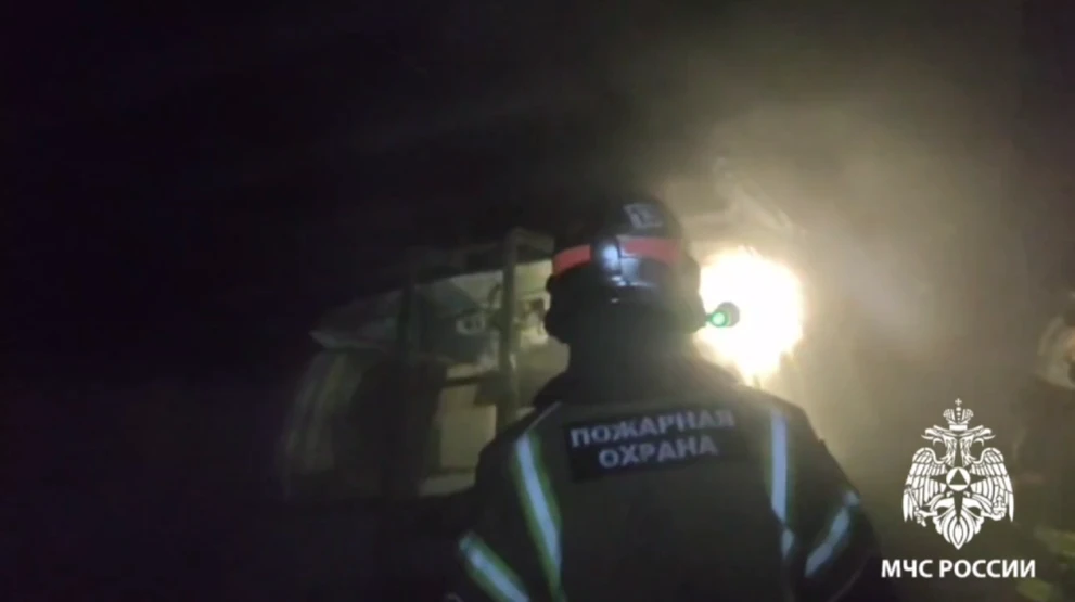 В Кызыле тушили крупный пожар в гараже филармонии