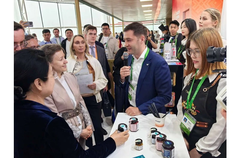 Четыре бренда из Иркутской области презентовали свою продукцию на фестивале-ярмарке в Китае «Сделано в России».