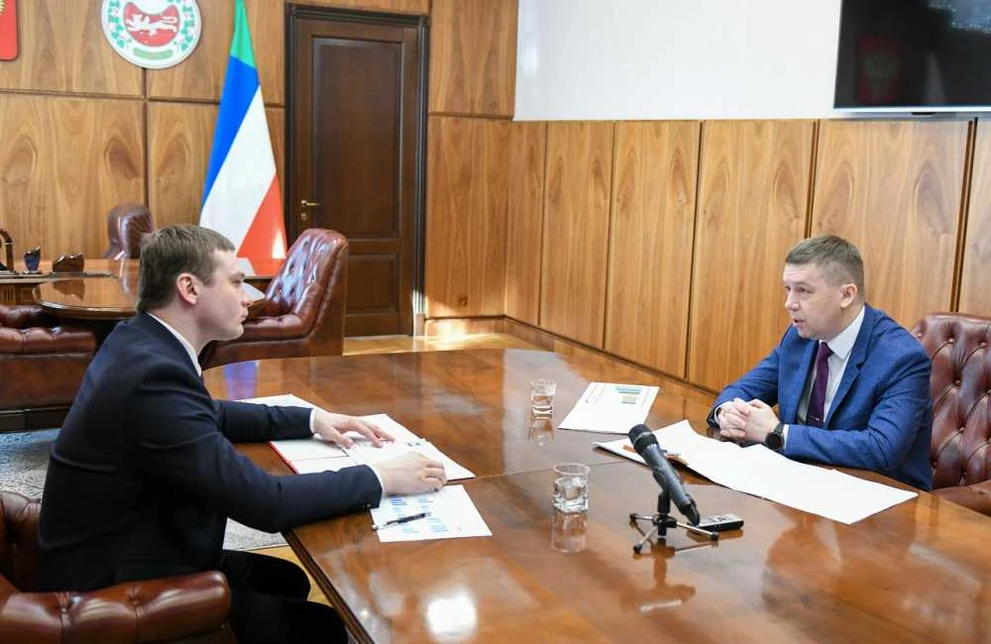 Глава Минимущества представил отчет главе Республики Хакасия о проделанной работе