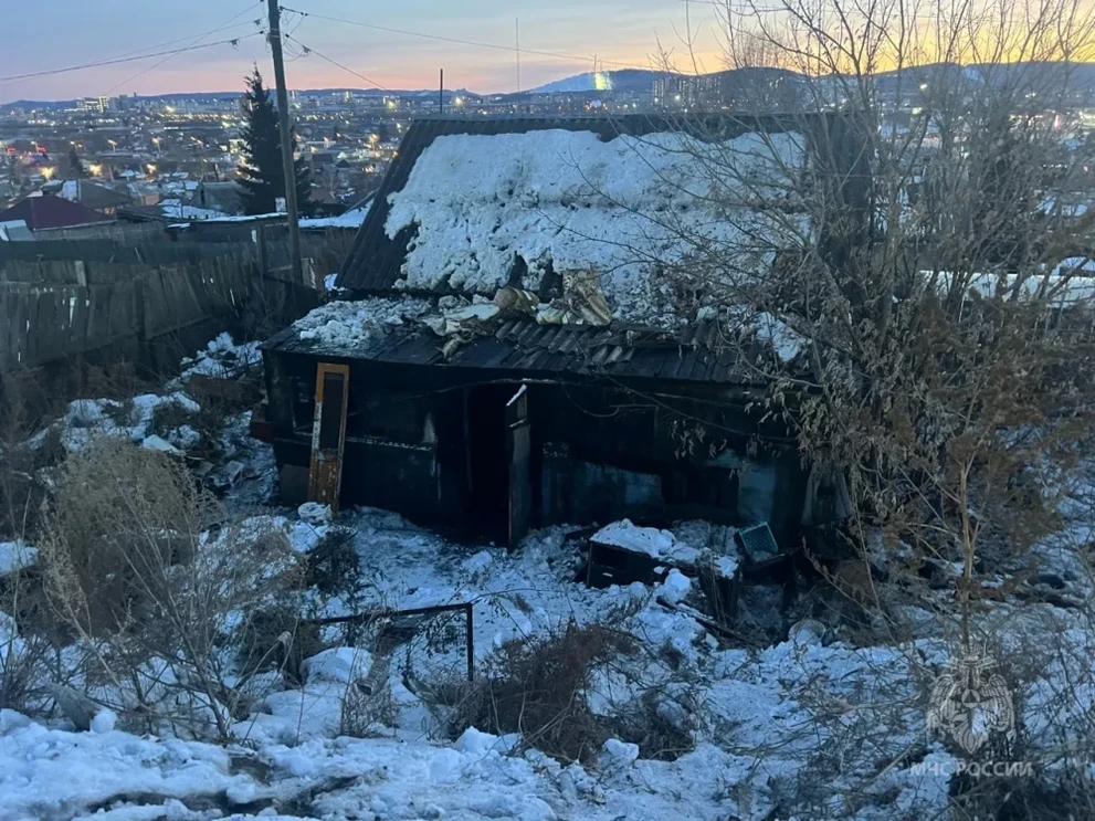 В Октябрьском районе Красноярска на пожаре погибла женщина 