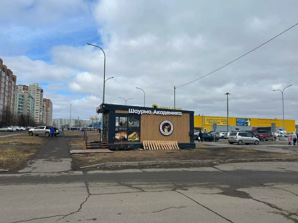 В Красноярске по просьбе жителей демонтируют незаконный павильон