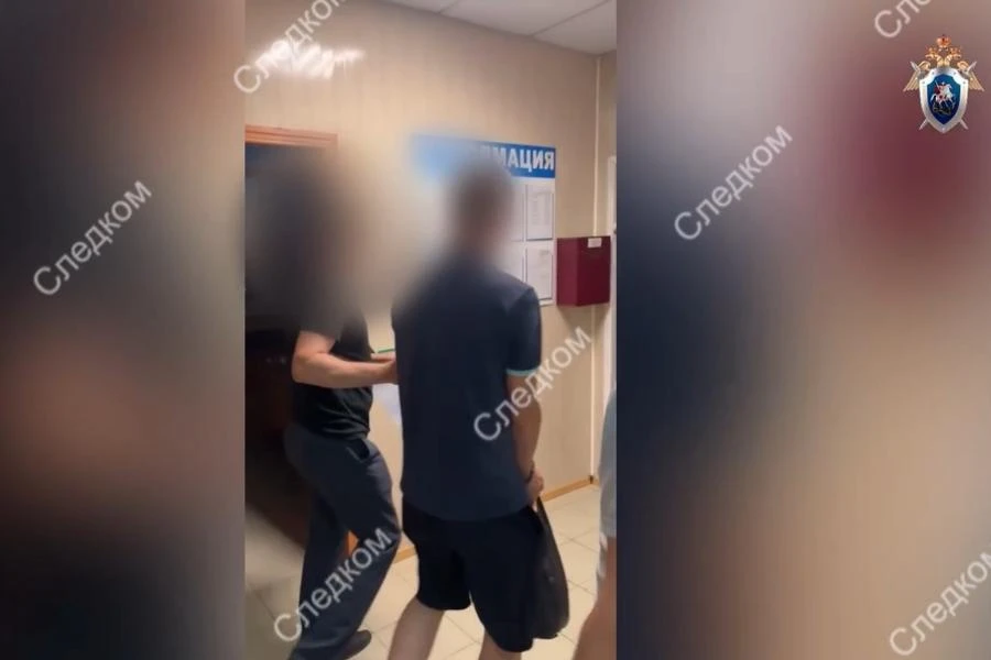 В Красноярском крае задержан мужчина, подозреваемый в истязании супруги и угрозе насилия сотрудникам полиции