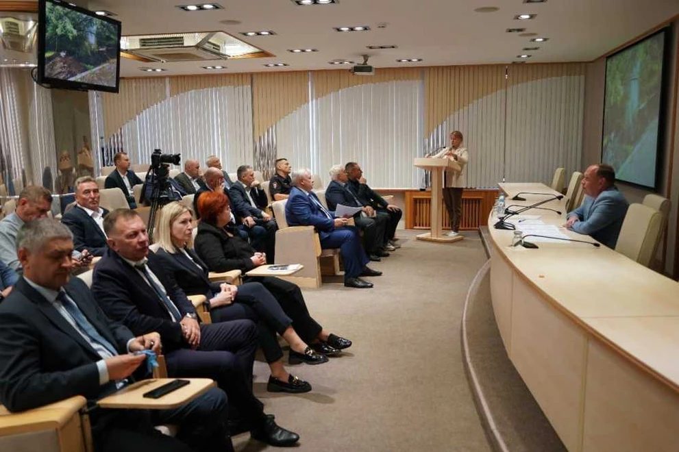 Красноярские службы устраняют последствия затяжного ливня