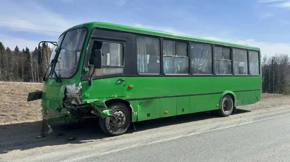 В Томской области на трассе в ДТП попал автобус с восемью пассажирами   