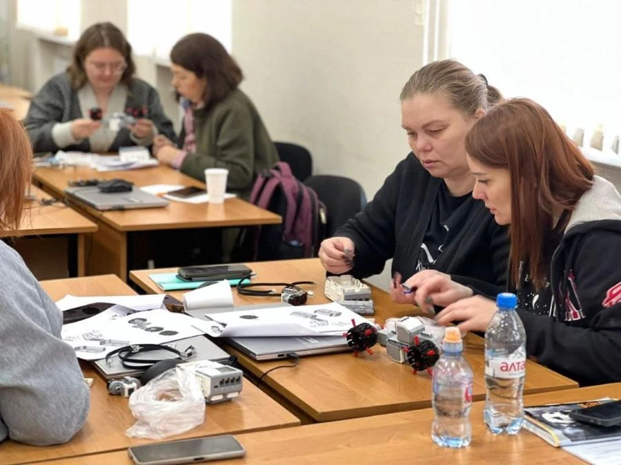 В Омске педагогов 7 детсадов научили «прививать» детям с малых лет интерес к инженерному образованию