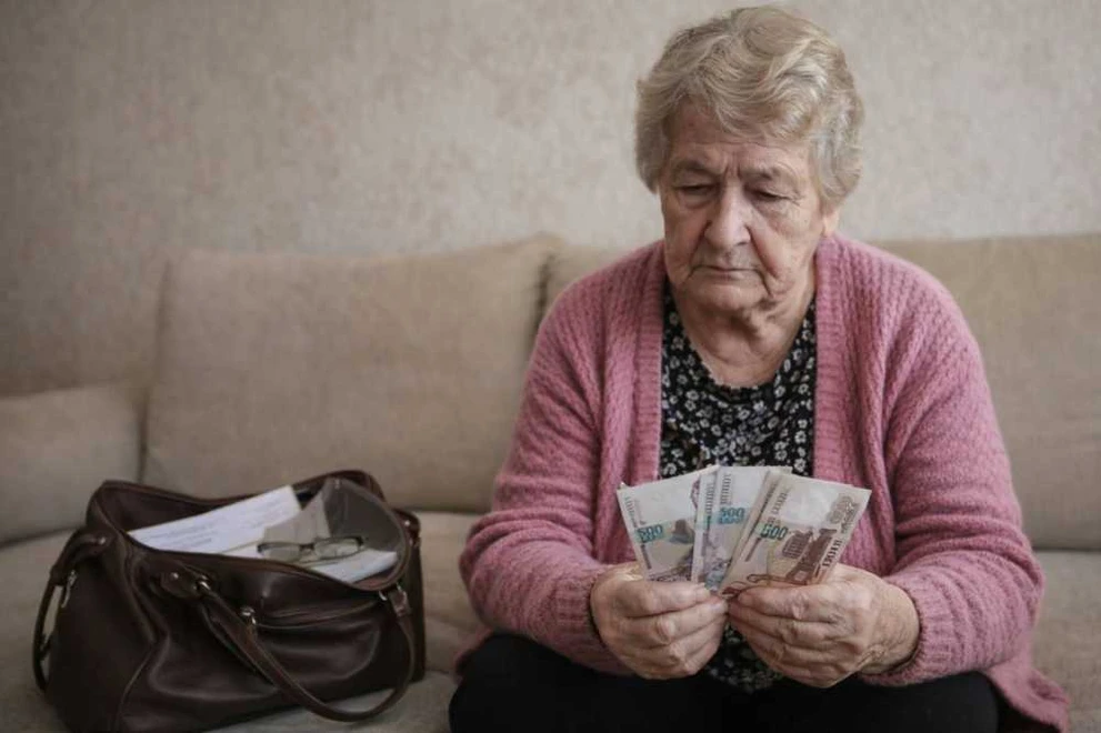 Мошенники выманили у двух пенсионерок из Хакасии почти 3 млн рублей