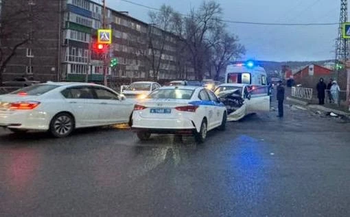 В Хакасии в аварии на перекрестке пострадали четыре человека