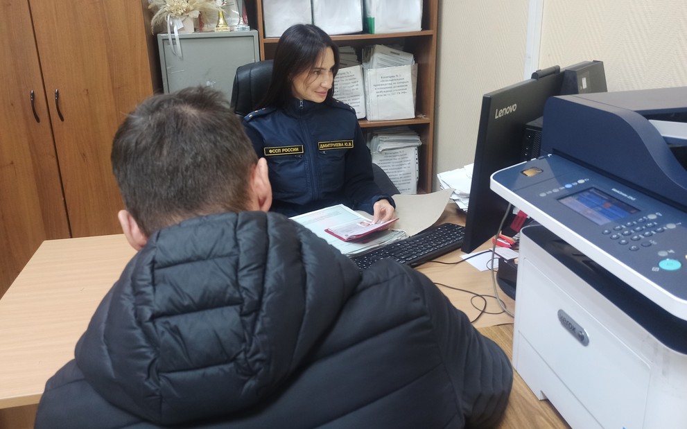 В Новосибирске алиментщик пытался скрыть машину от ареста, установив подложные номера