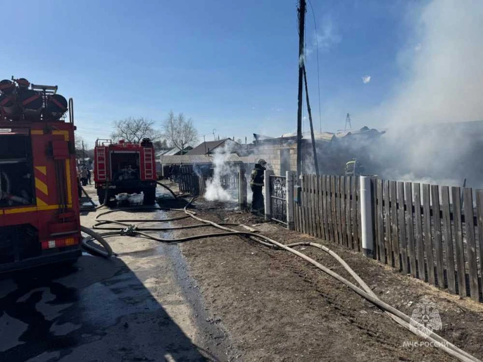 В Алтайском крае короткое замыкание стало причиной пожара в 4 квартирах