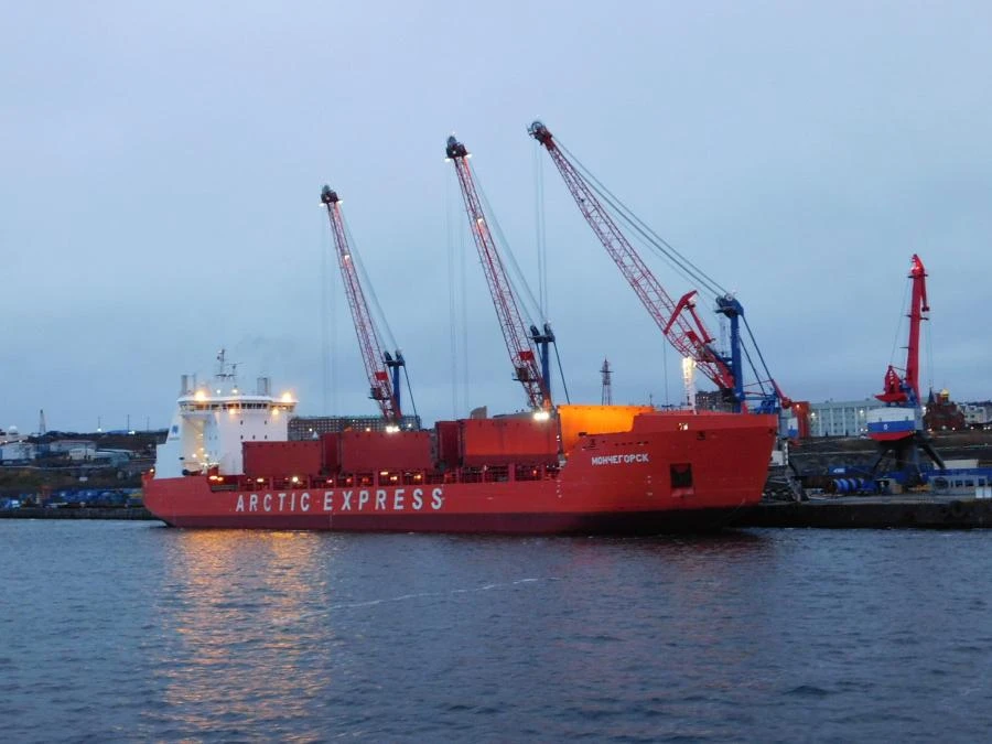 На севере Красноярского края в морском порту Дудинка вводят ледовые ограничения