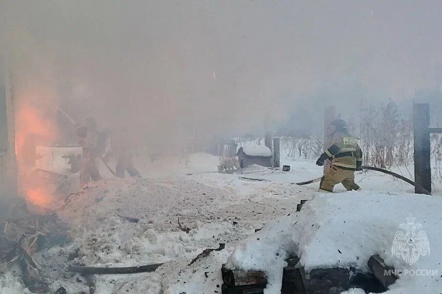 В Омской области в результате пожара в райцентре погибла женщина