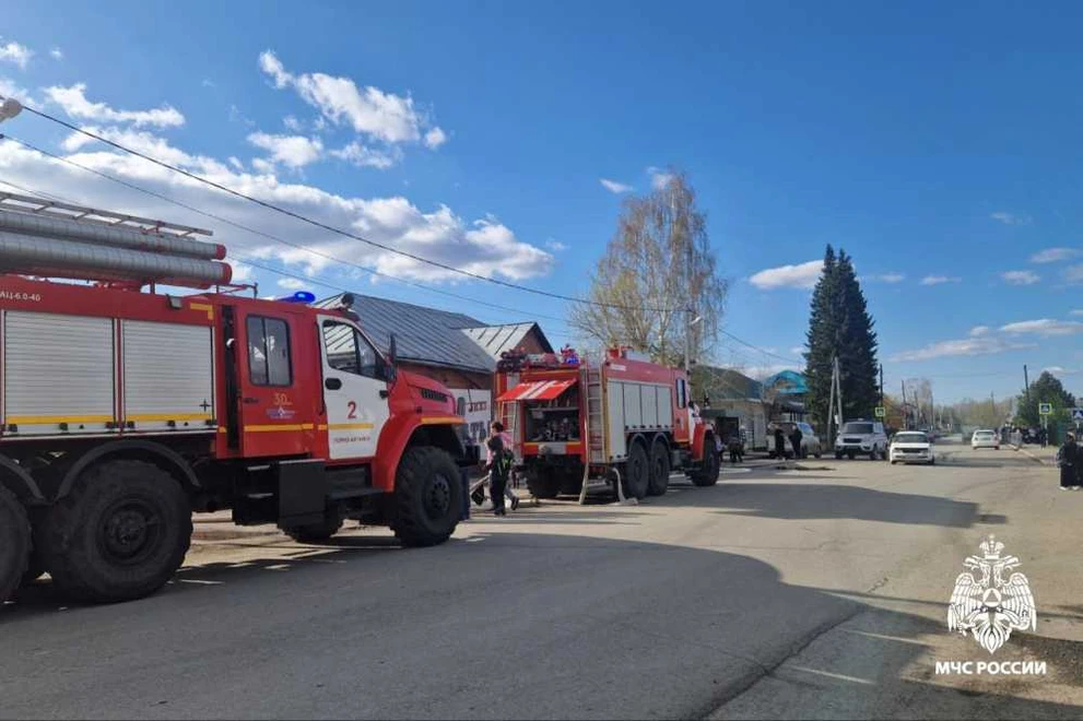 На Алтае оперативно потушили пожар в магазине