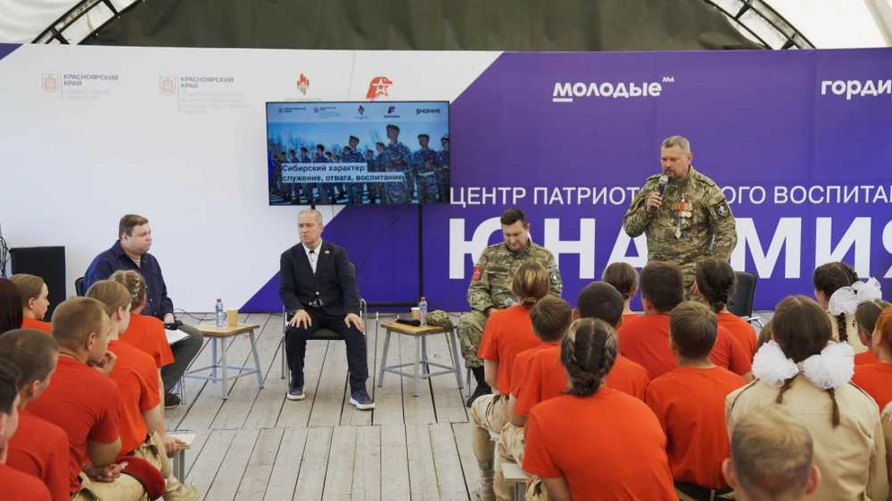 Герой России рассказал красноярским юнармейцам, как после ранения начал писать стихи