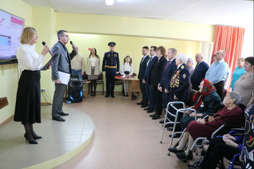 В Новосибирской области вручили юбилейные медали к 80-летию Победы
