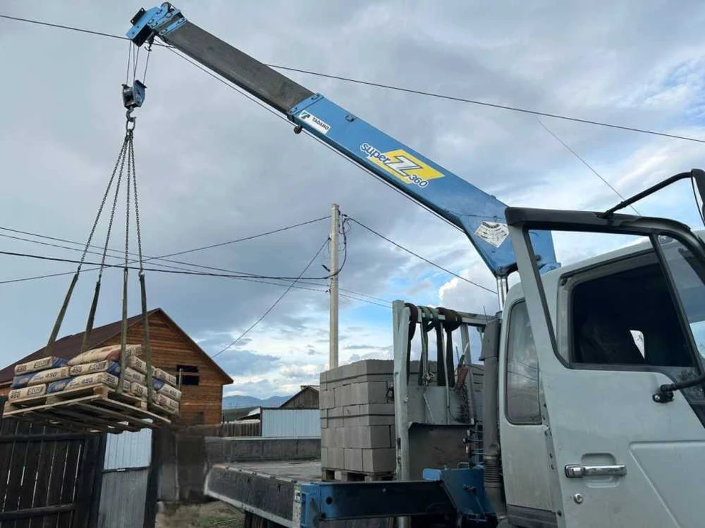 В Туве погиб мужчина при разгрузке машины