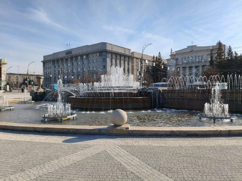 В Новосибирске заработали фонтаны