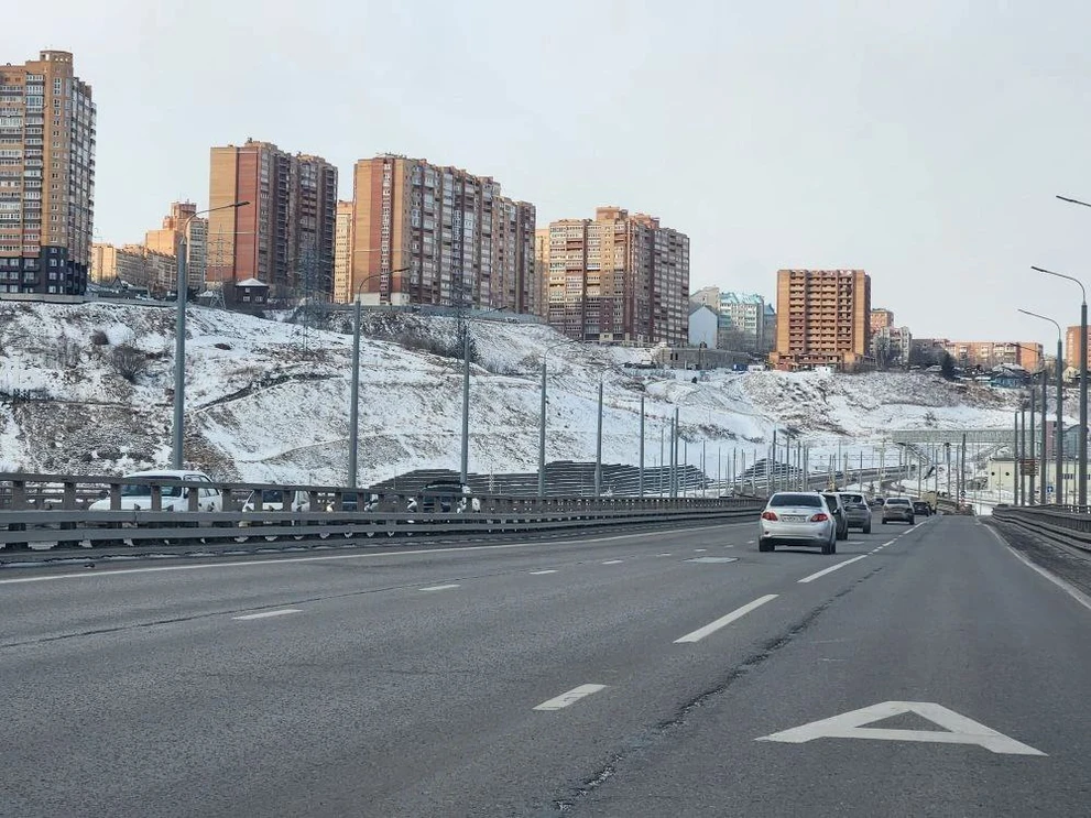 В Красноярске отменили выделенку на Николаевском мосту в сторону левого берега