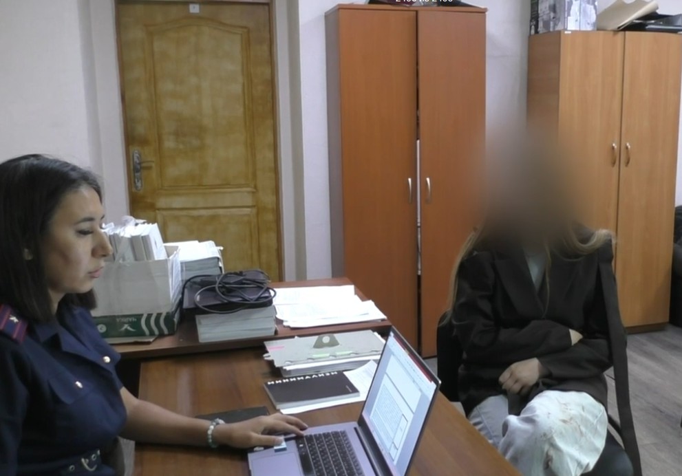 В столице Хакасии молодую женщину обвиняют в убийстве подростка