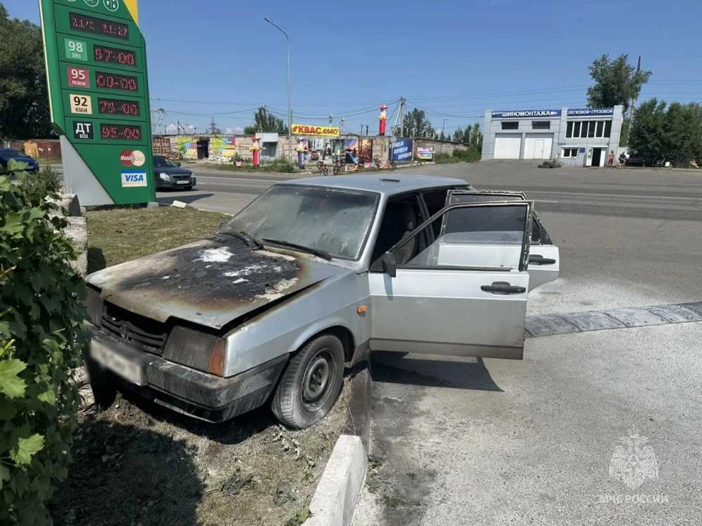 В Хакасии за выходные произошли пожары в автомобилях, бане и постройке