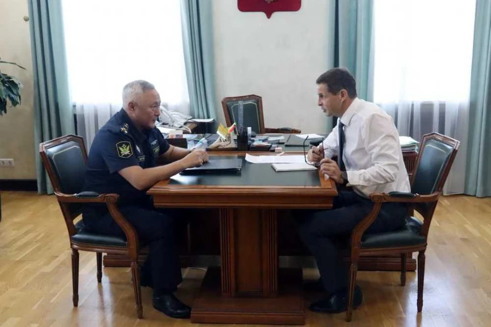 В Хакасии глава Абакана встретился с главным судебным приставом