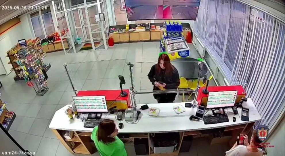 В Красноярском крае девушка под давлением ограбила автозаправку 