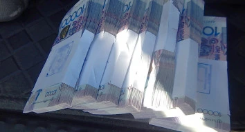 Алтайские таможенники предотвратили незаконный вывоз 7 миллионов казахских тенге