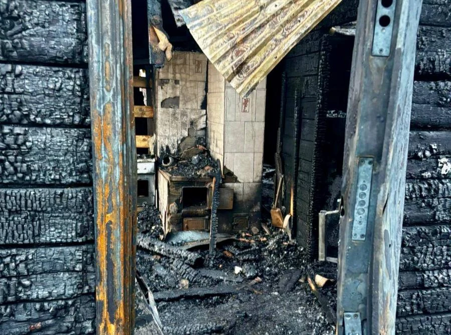 В Иркутской области на пожаре в Братском районе одного человека спасли, но двое погибли