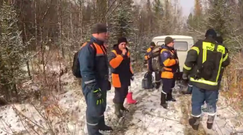 В Красноярском крае при непогоде продолжают искать пропавшую семью 