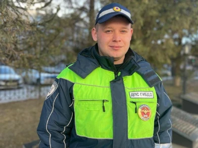 Алтайского инспектора поощрили за остановку мотоциклиста-нарушителя
