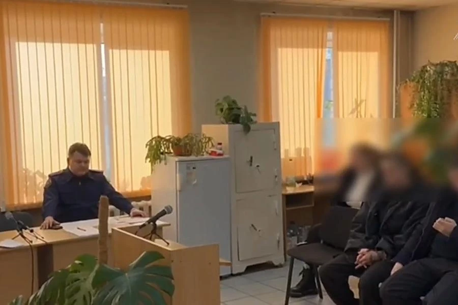 В Красноярске суд отправил на 2 месяца в СИЗО четверых молодых людей, нападавших на прохожих