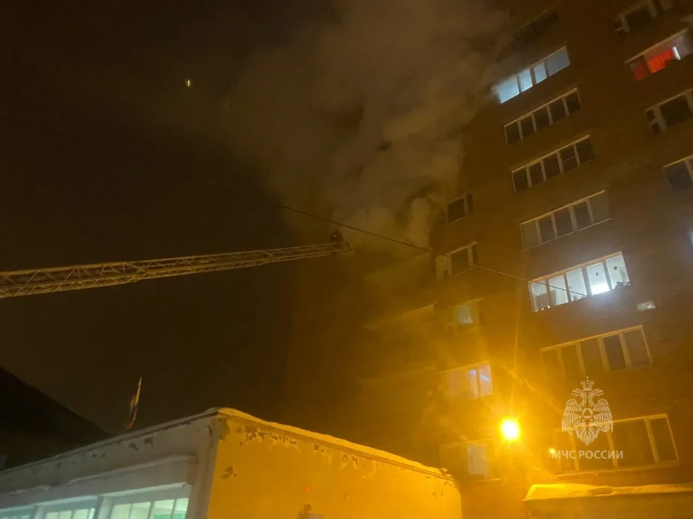 Пожарные Красноярского края спасли из огня маломобильного гражданина 