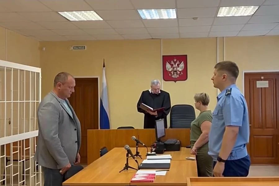В Омской области местная жительница истязала малолетнюю дочь