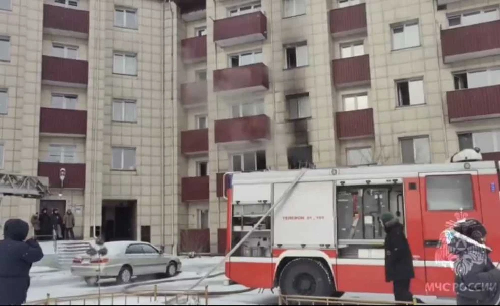 В Хакасии при пожаре в жилом доме спасли 37 человек