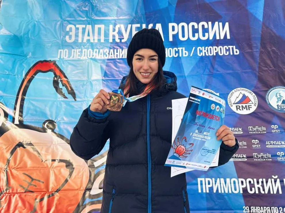Томские спортсмены взяли медали на Кубке России по ледолазанию